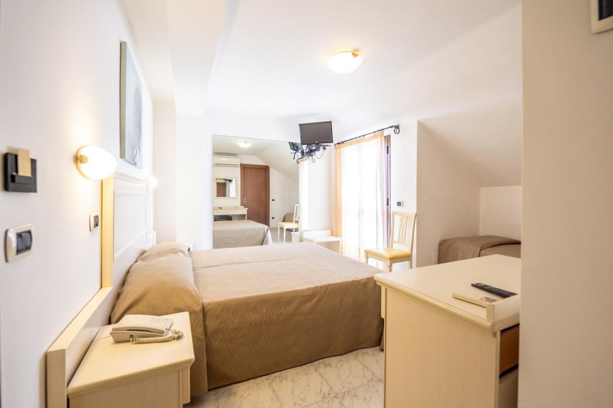 Hotel Florence San Benedetto del Tronto Esterno foto